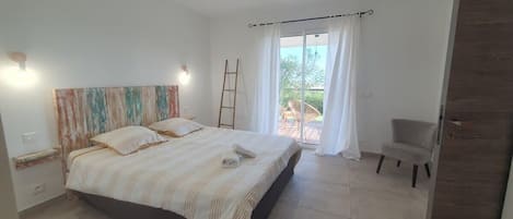 Iron/ironing board, travel crib, WiFi, bed sheets