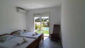 Bügeleisen/Bügelbrett, Reisekinderbett, Bettwäsche