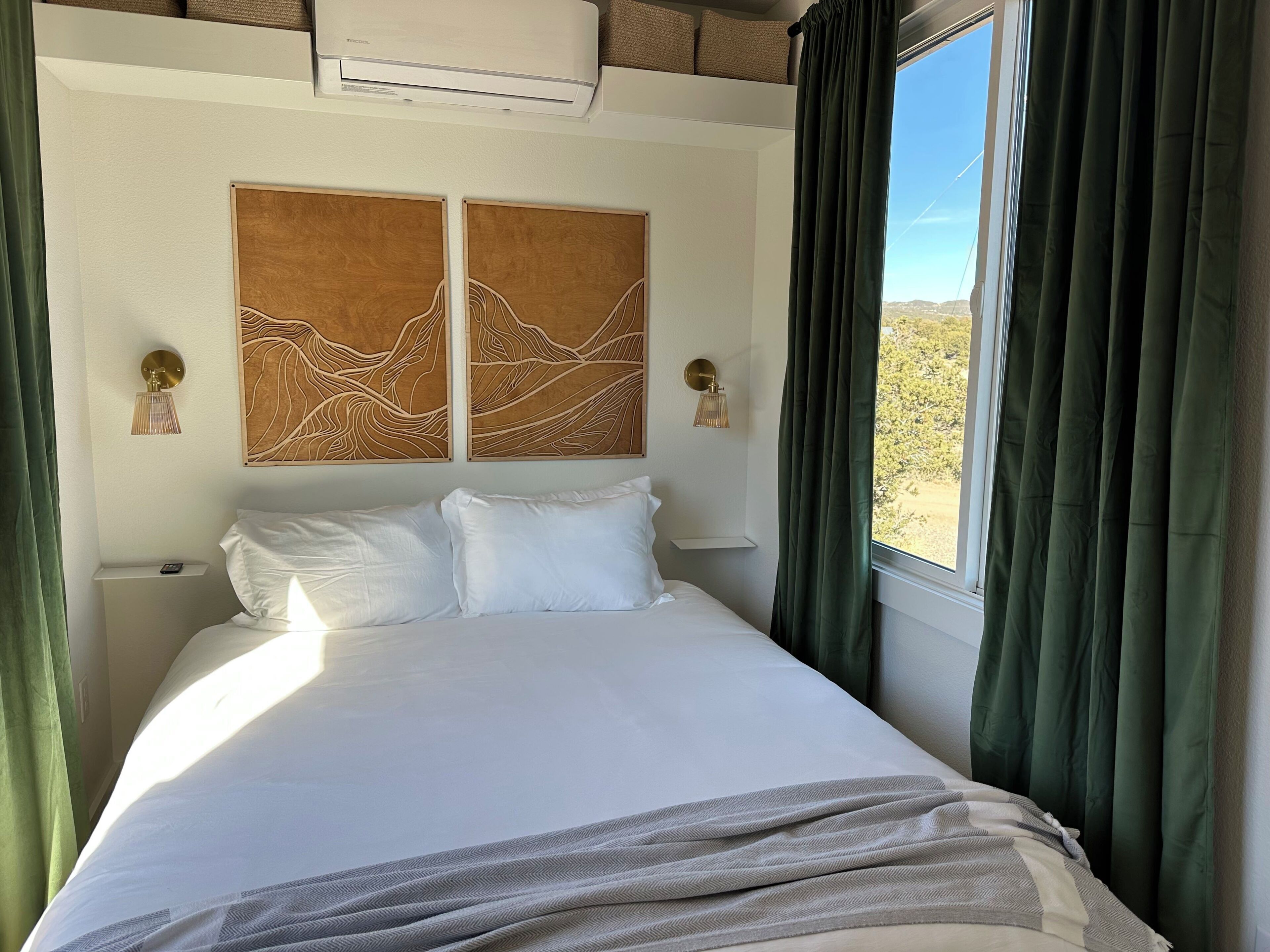 WiFi, bed sheets