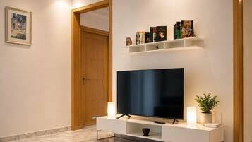 Apartment, 2 Bedrooms, Smoking, Balcony | Room amenity