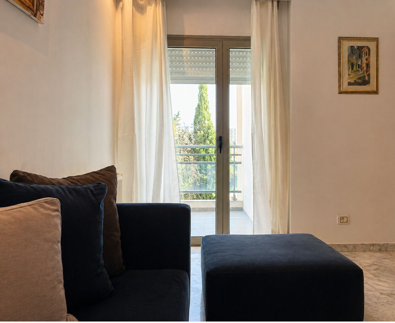 Apartment, 2 Bedrooms, Smoking, Balcony | Living room