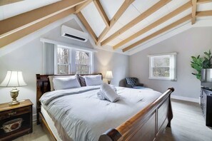 Iron/ironing board, WiFi, bed sheets - Lake Lane Escape | Game Room & Lake Access (Tobyhanna Township)