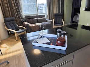Interior - In the heart of Toronto's Entertainment district with a lake view family abode. (Toronto)