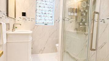 Shower, hair dryer, bidet, towels