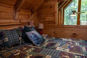 Iron/ironing board, WiFi, bed sheets - Rustic Pet Friendly Cabin in Pigeon Forge! (Pigeon Forge)