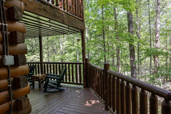 Property grounds - Rustic Pet Friendly Cabin in Pigeon Forge! (Pigeon Forge)