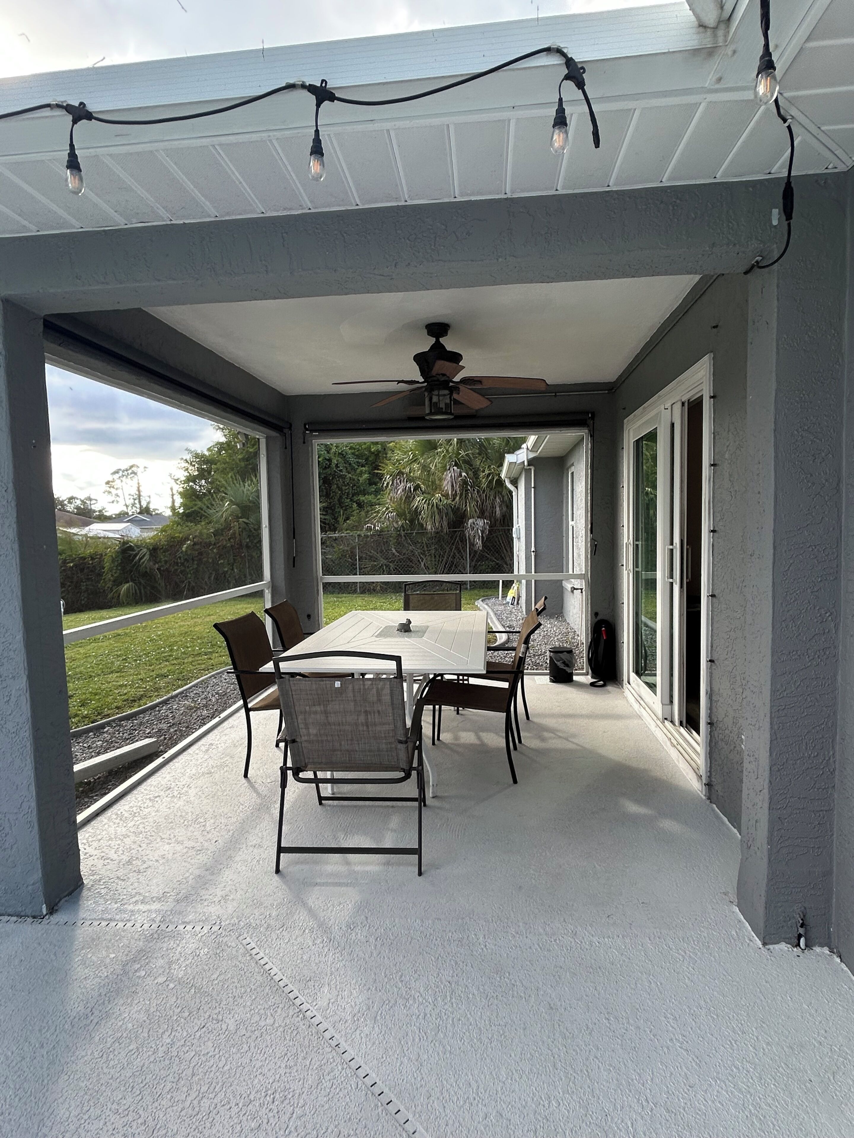 Outdoor dining