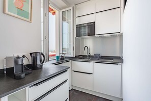 Kühlschrank, Kochgeschirr/Geschirr/Besteck