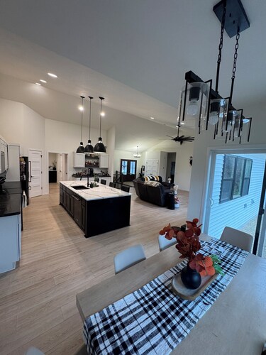 Gorgeous New build 3 bedrooms Sleeps 10 in Omro ,WI water access