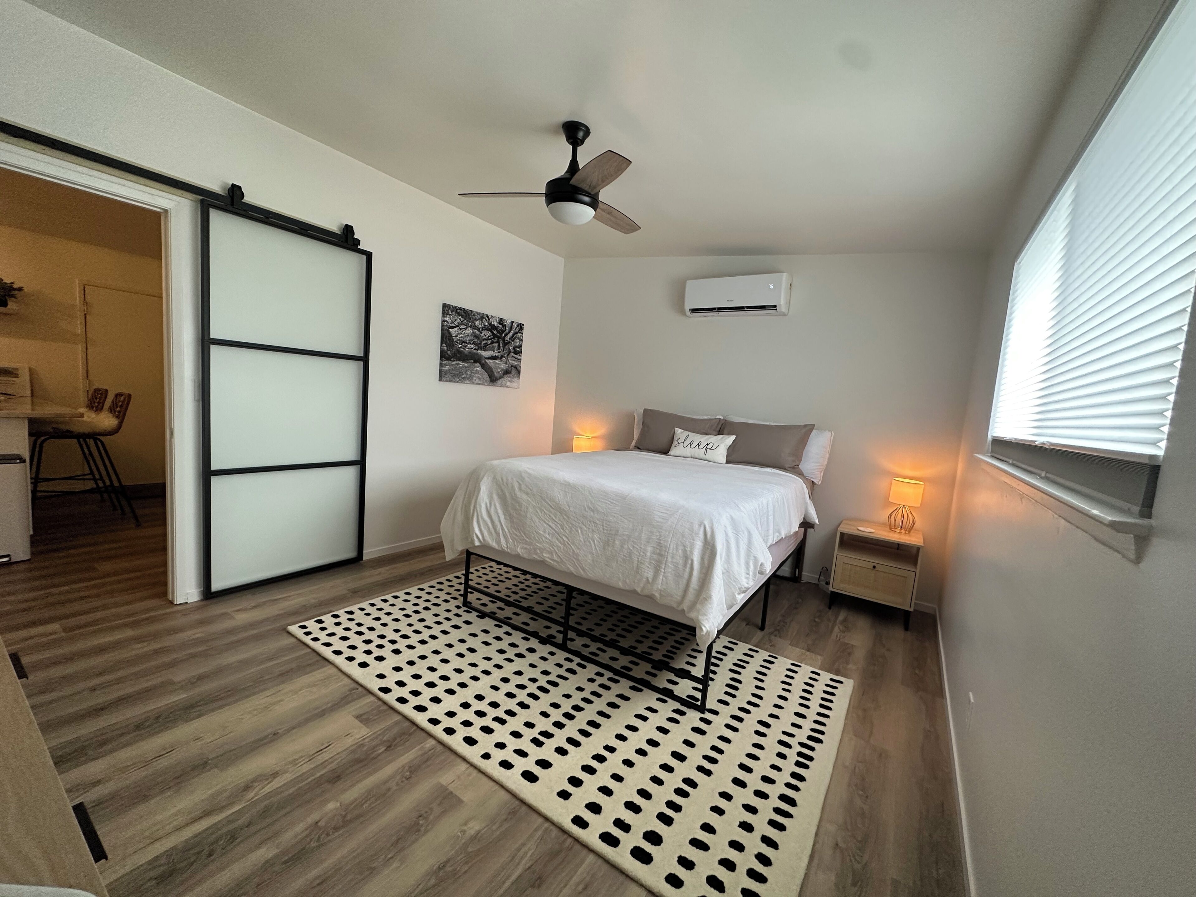 Iron/ironing board, WiFi, bed sheets