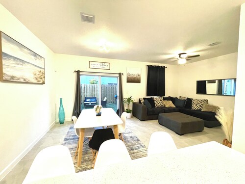3-bedroom Townhome in serene Homestead near The Everglades and The Keys