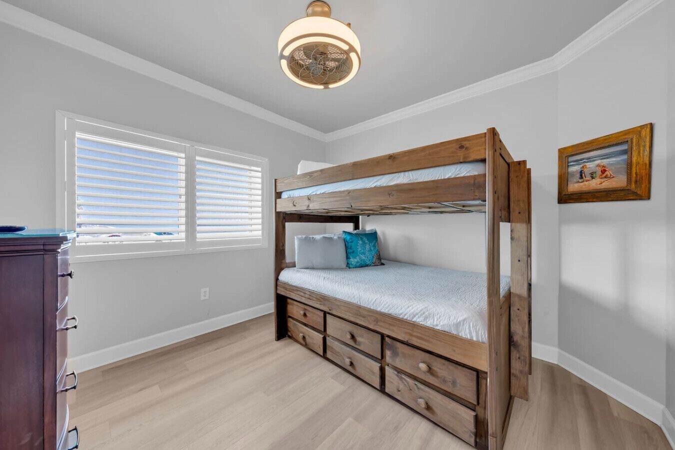 Iron/ironing board, travel crib, WiFi, bed sheets