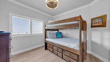 Iron/ironing board, travel crib, WiFi, bed sheets