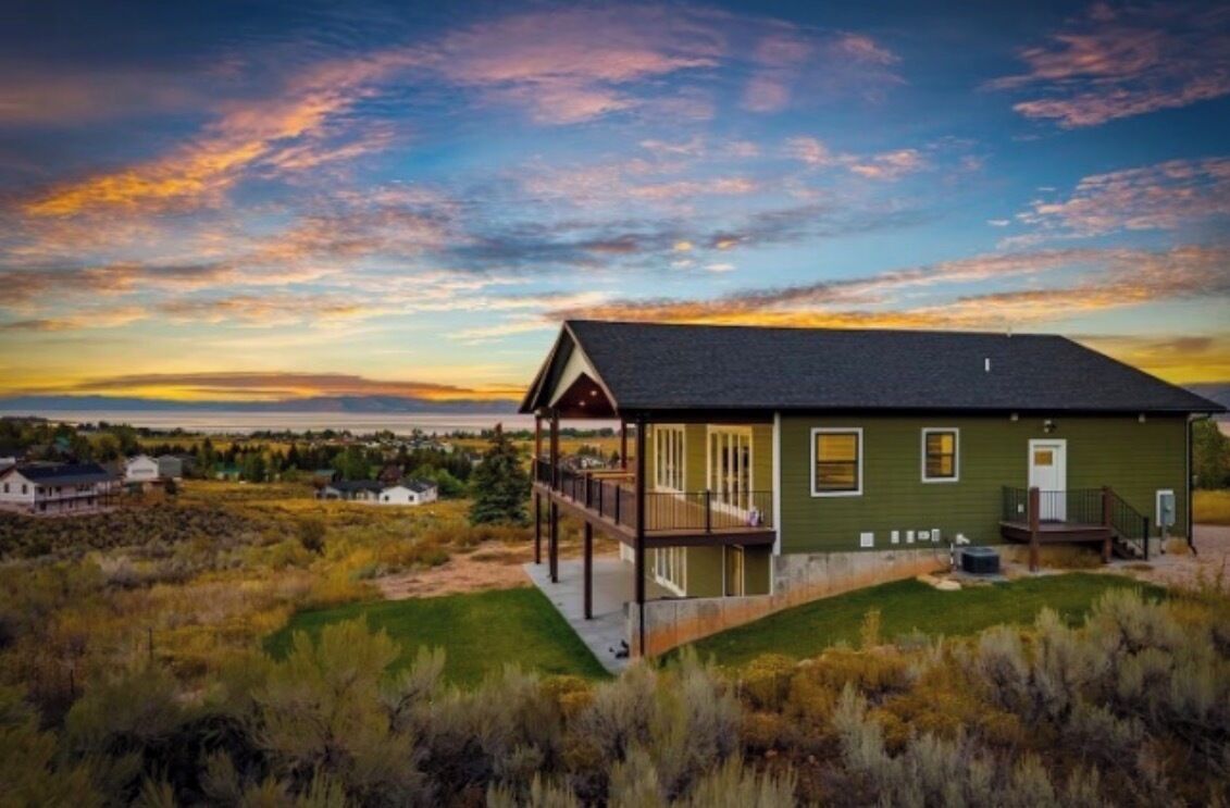 Breathtaking view of Bear Lake, known as the "Caribbean of the Rookies" 
