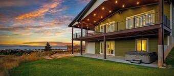 Holiday Retreat-Covered Deck, Lake View, Hot Tub, Ideal Beach, Game Rm & More!