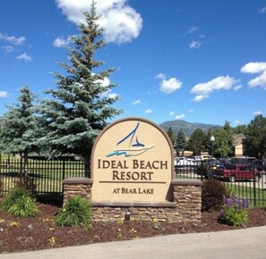 Property grounds - Holiday Retreat-Covered Deck, Lake View, Hot Tub, Ideal Beach, Game Rm & More! (Garden City)