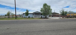 Exterior - Spacious 3 bedroom and 1.5 bathroom fully fenced around for pets and childrens (Alamosa)