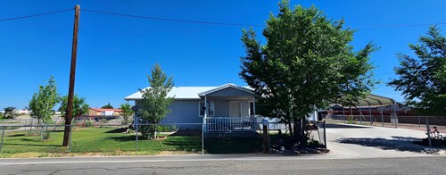 Spacious 3 bedroom and 1.5 bathroom fully fenced around for pets and childrens