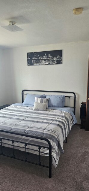 3 bedrooms, iron/ironing board, free WiFi, bed sheets