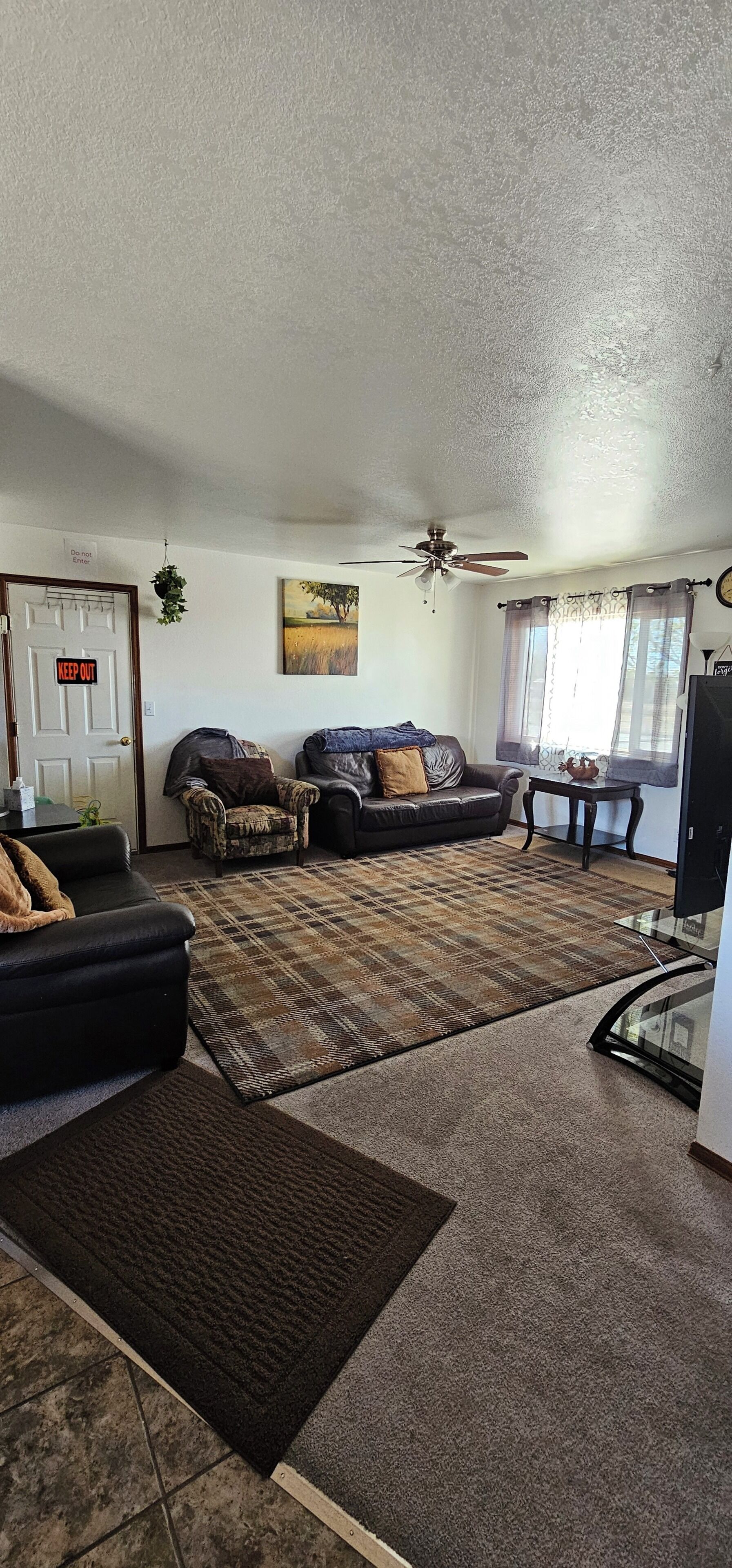 Spacious 3 Bedroom And 1.5 Bathroom Fully Fenced Around For Pets And Childrens - Alamosa, CO