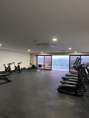 Fitness facility - Mid Century Modern Urban Loft in San Benito - Volcano View (San Salvador)