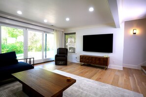 Smart TV, fireplace, DVD player, books