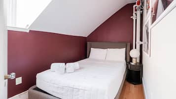 Iron/ironing board, free WiFi, bed sheets