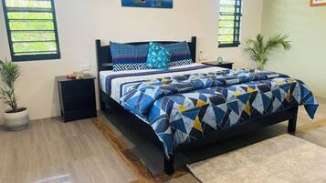2 bedrooms, iron/ironing board, internet, bed sheets