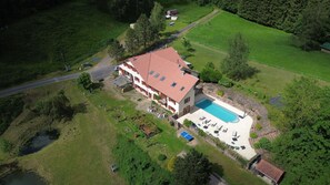 Exterior - Self-catering group gîte for 30 people with swimming pool and jacuzzi (La Petite-Fosse)