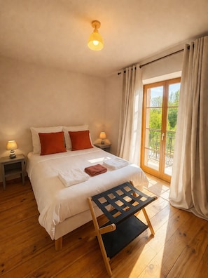 10 bedrooms, WiFi, bed sheets - Self-catering group gîte for 30 people with swimming pool and jacuzzi (La Petite-Fosse)