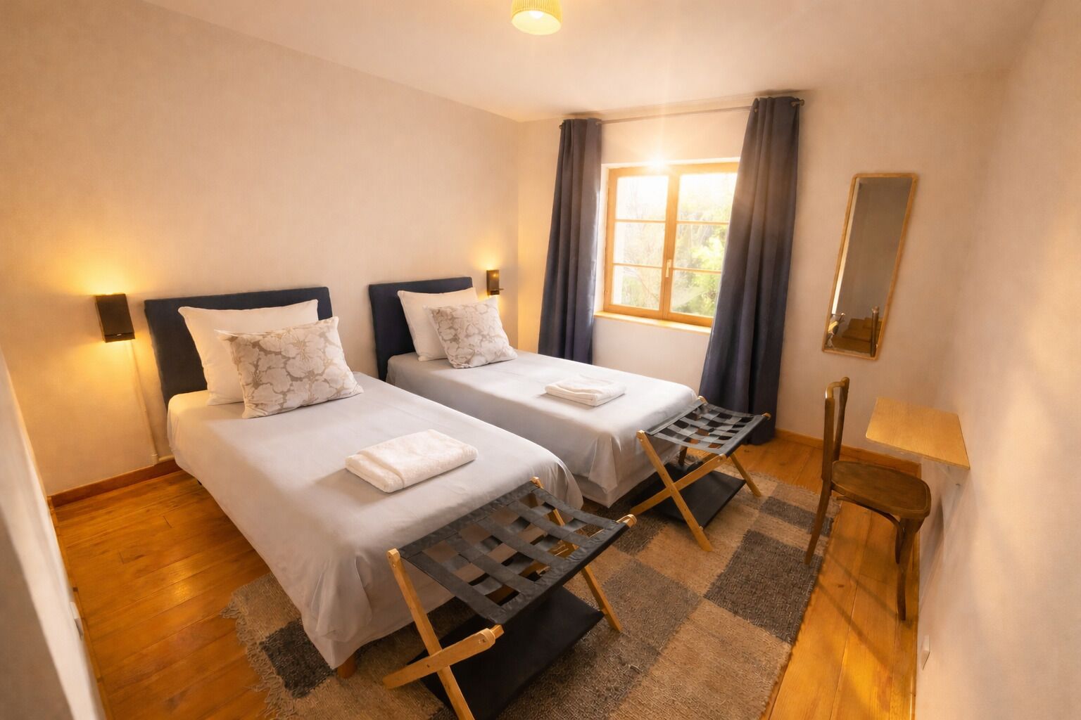 10 bedrooms, WiFi, bed sheets