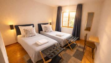 10 bedrooms, WiFi, bed sheets