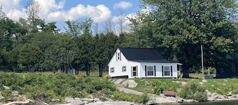 Lake Ontario Waterfront Cottage | Kayaks, Fire Pit & Peaceful Escape