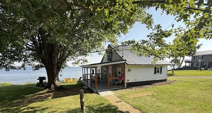 Lake Ontario Waterfront Cottage | Kayaks, Fire Pit & Peaceful Escape