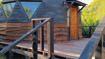 Holzhütte, Blick auf den Innenhof | Außenbereich
