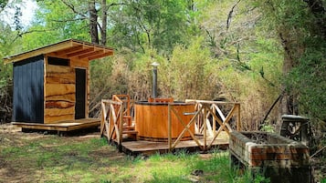 Classic Cabin, Courtyard View | Property grounds