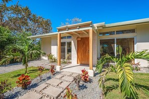 Exterior - New Charming House with Private Pool, Concierge, AC and Close to the Beach! (tamarindo)