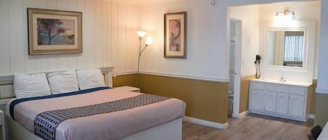 Single Room | Desk, iron/ironing board, free WiFi