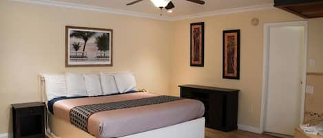 Deluxe Single Room | Desk, iron/ironing board, free WiFi