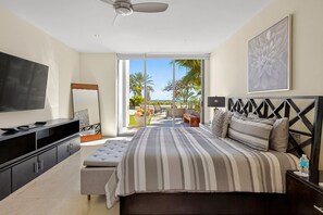 4 bedrooms, iron/ironing board, travel cot, WiFi - Contemporary 4BR Beachfront Villa on Cabo Corridor (Cabo San Lucas)