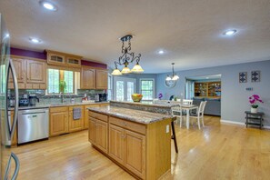 Fridge, microwave, oven, stovetop - Adventure Awaits! Hot Tub & Game Room Retreat (McGaheysville)