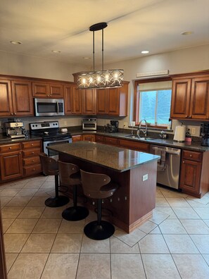 Fridge, microwave, oven, stovetop - EAA Oshkosh Luxury Retreat: Hot Tub w/ TV, Sauna, Gym & Spa Suite w/ TV (Neenah)