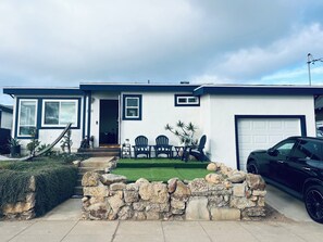 Exterior - Oceanfront Cottage- steps to Sunset Cliffs (San Diego)