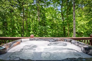 Outdoor spa tub - Hidden Springs - Pet Friendly | Hot Tub | Game Room | Firepit (Morganton)