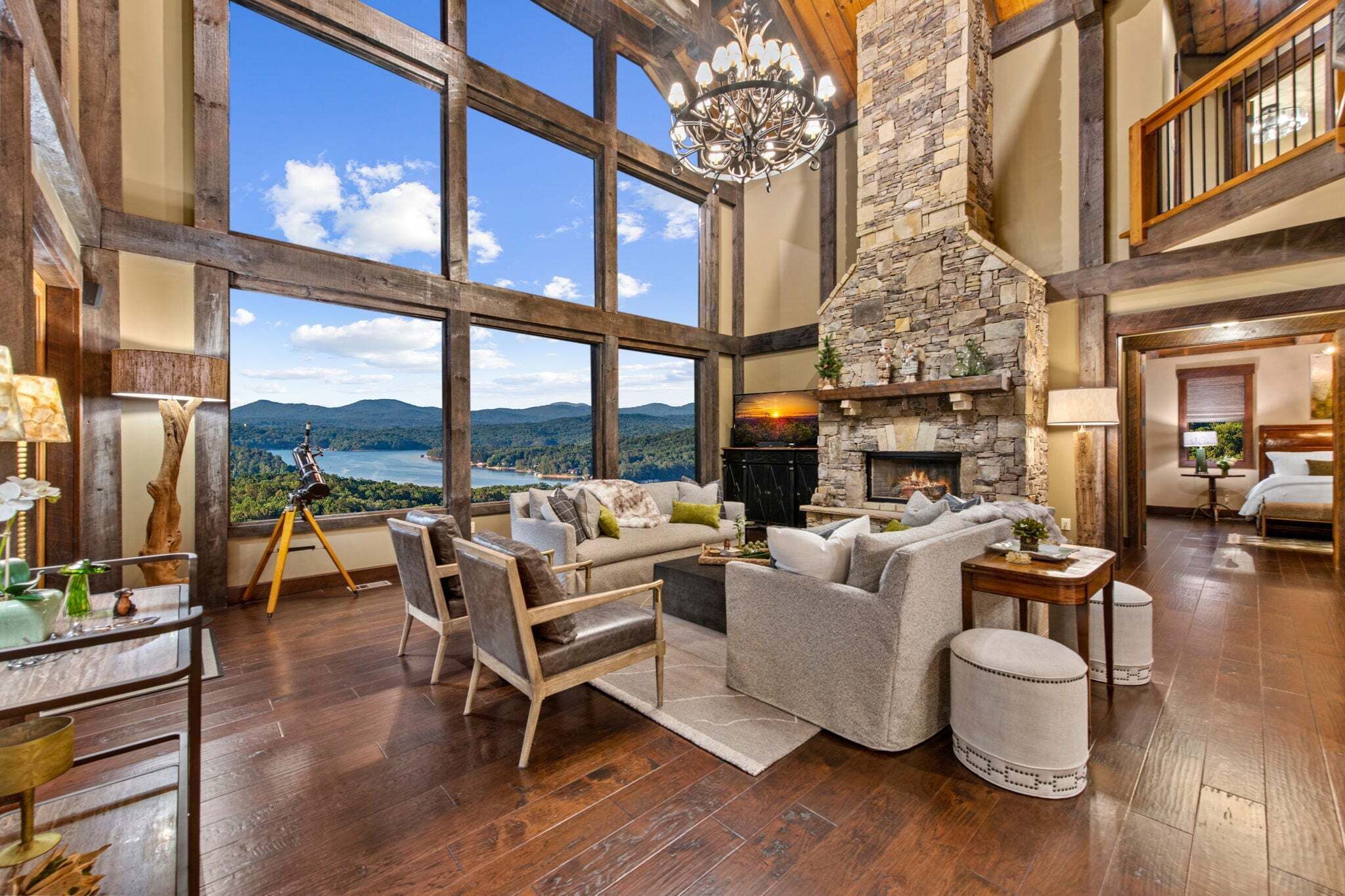 Smart TV, fireplace