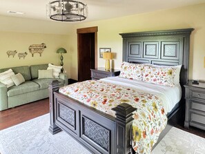 Iron/ironing board, free WiFi, bed sheets - Villa Serena - Luxury Group Retreat w/ Casita | Private Pickleball | Hot tub | Sauna | Cold Plunge (Blue Ridge)