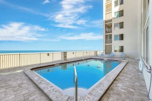 Pool - Updated 2-bedroom condo on the beach in Bonita Springs with AC (Bonita Springs)