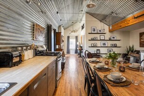 Dining - NEW! | DT Flag | AC | Hot Tub | Off-Street Parking (Flagstaff)