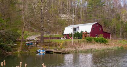 The Red Barn at Tiffany's Estate - Hot Tub, Pond, Kayaks, Game Room, and much more!