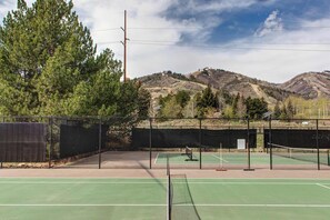 Sports court - 3BR Townhouse with Loft - Walk to Ski Lifts (Park City)